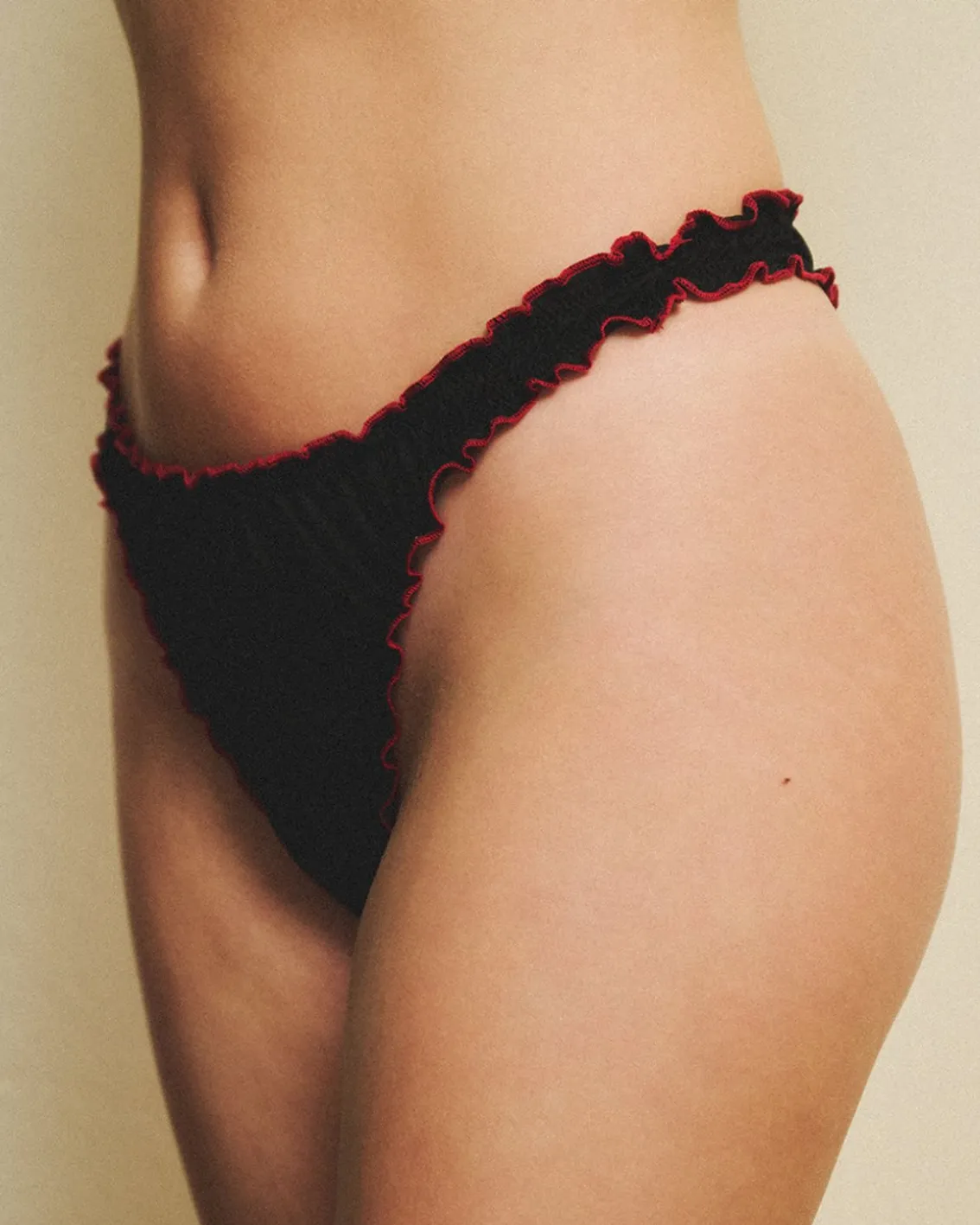 Bare Ellie Thong Black/Red
