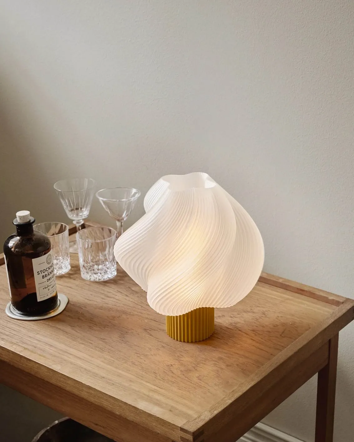 Crème Atelier Soft Serve Table Lamp Regular Cloudberry