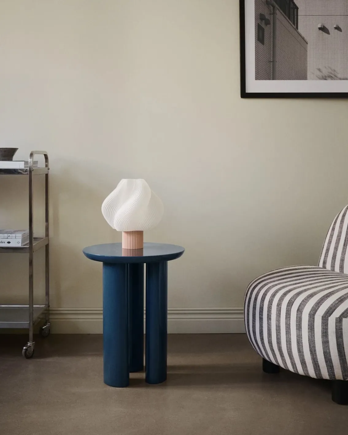 Crème Atelier Soft Serve Table Lamp Regular Wild Strawberry