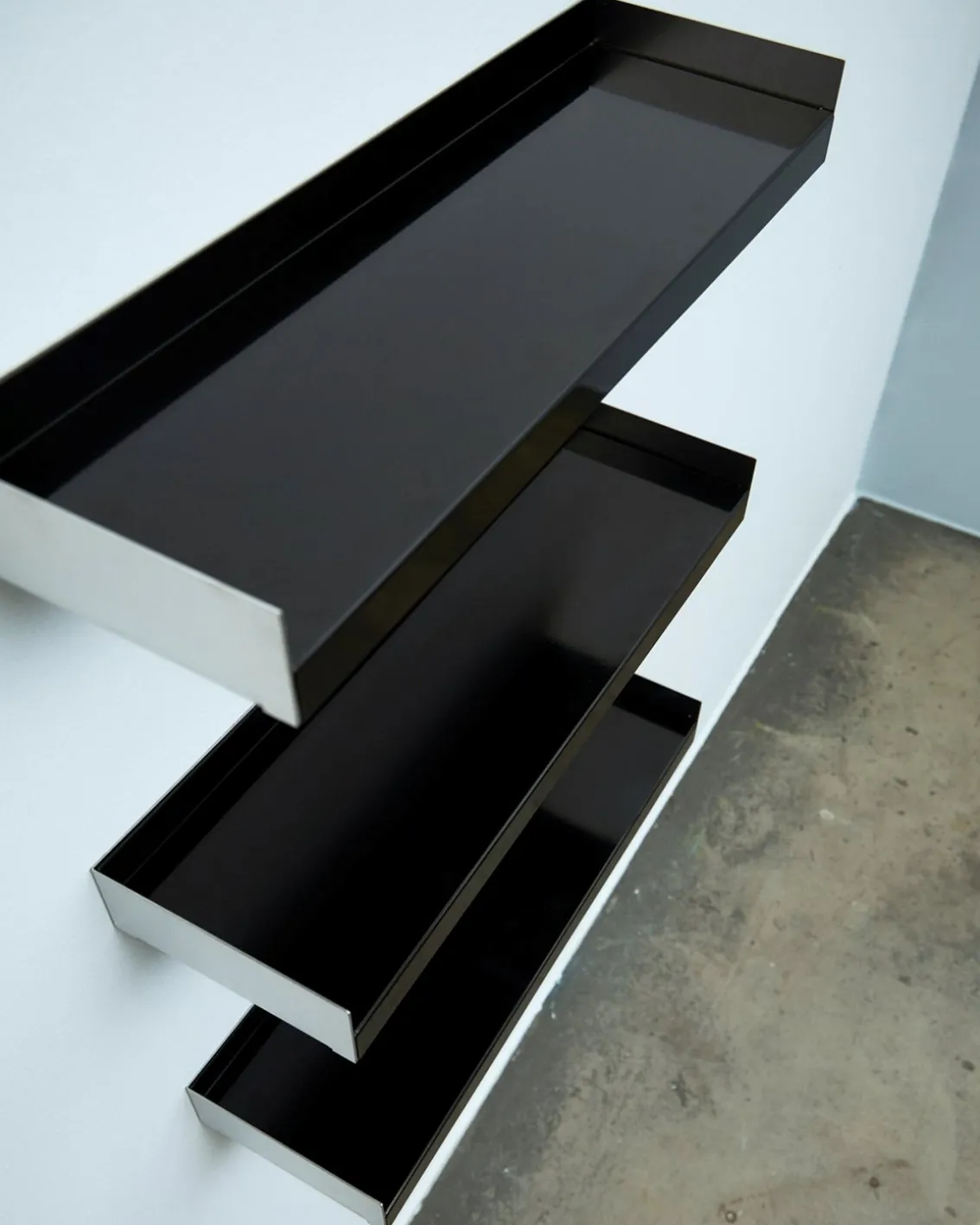Our Society Kompakt Shelf Raw Aluminum/Black Gloss